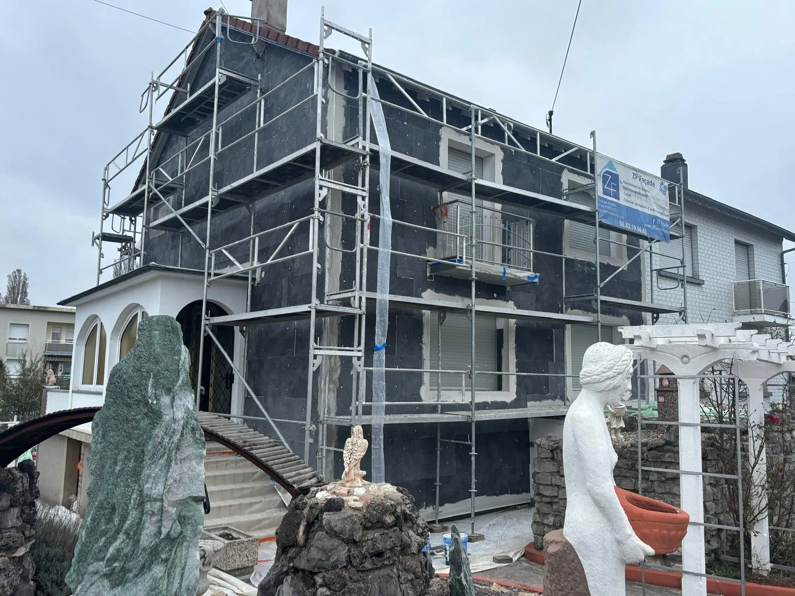 Isolation thermique par l'extérieur (ITE) sur une maison individuelle