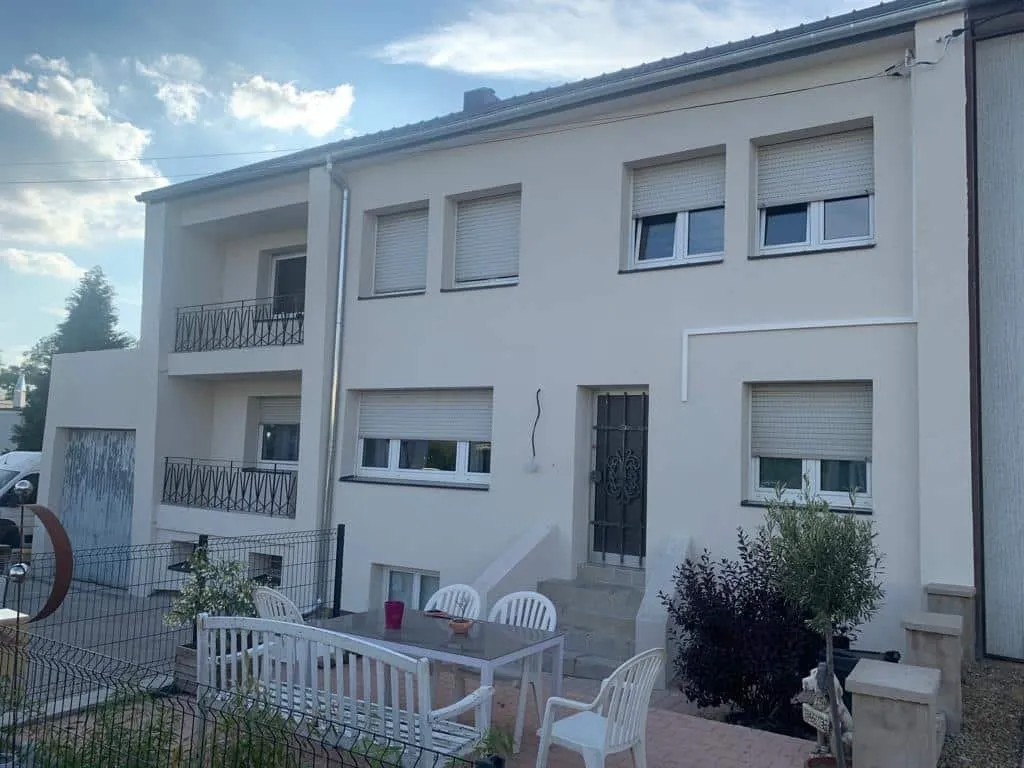 Façade rénovée avec enduit de finition — chantier ZF Façade
