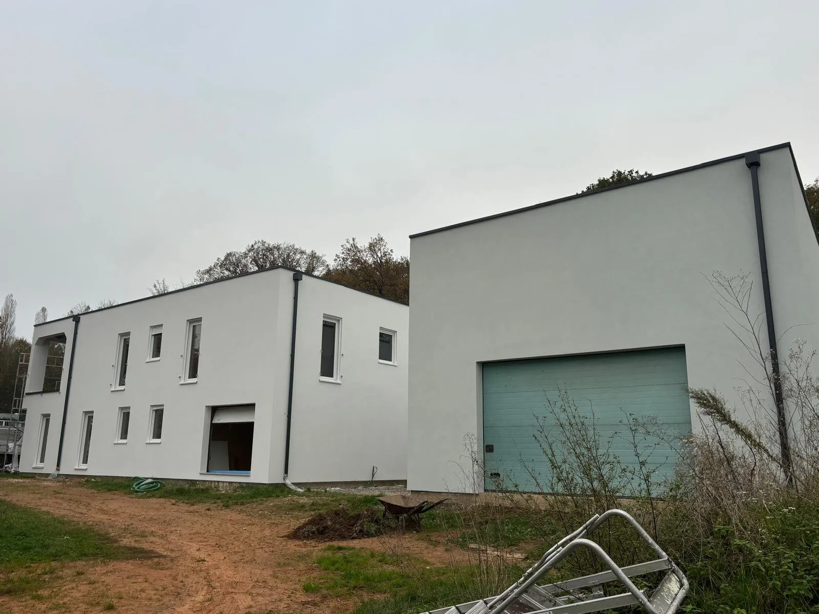Façade de maison rénovée après ravalement complet par ZF Façade